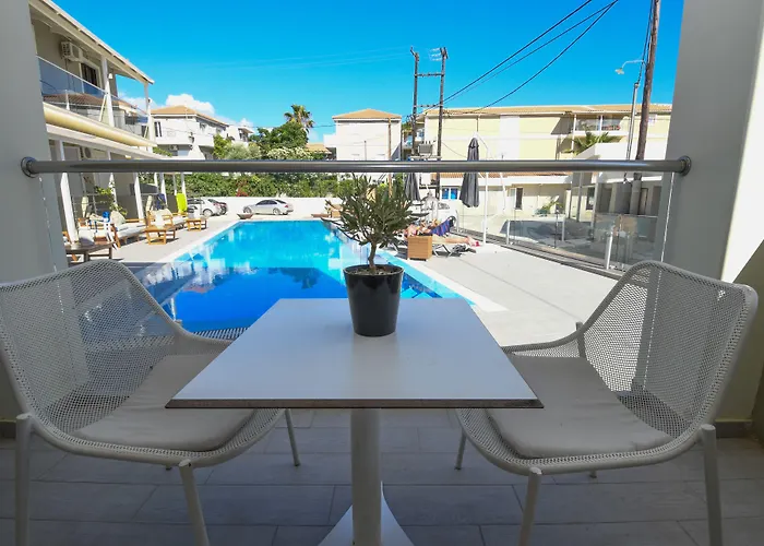 Ξενοδοχείο με διαμερίσματα Adorno Di Zante 4*