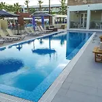 アパートホテル Adorno Di Zante