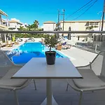 アパートホテル Adorno Di Zante 4*
